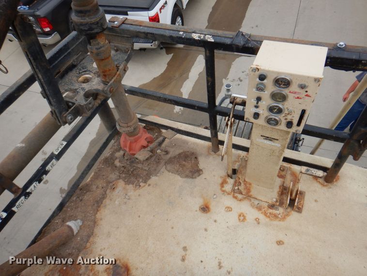 image for item JH9669 1993 Mack CH613  hydroseeder truck