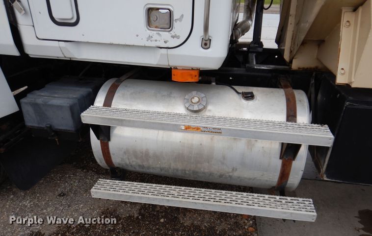 image for item JH9669 1993 Mack CH613  hydroseeder truck