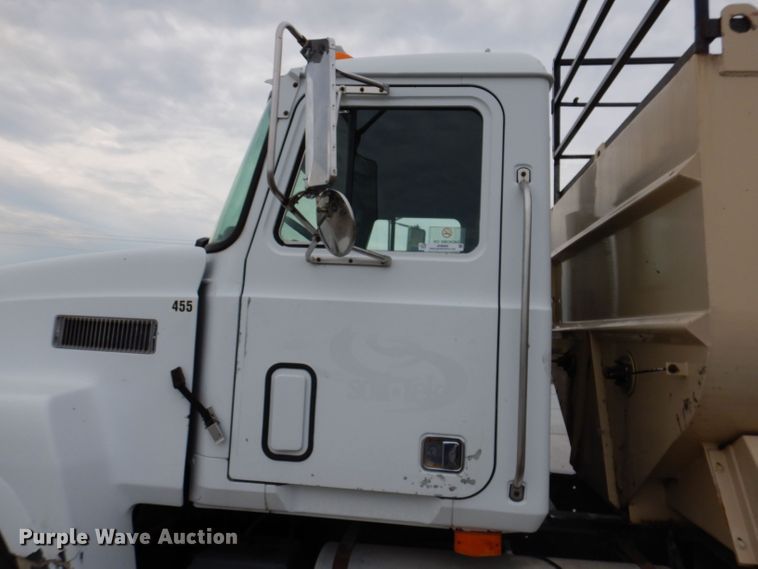 image for item JH9669 1993 Mack CH613  hydroseeder truck