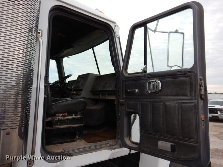 image for item JH9669 1993 Mack CH613  hydroseeder truck