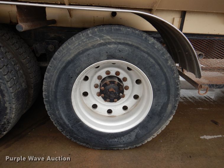 image for item JH9669 1993 Mack CH613  hydroseeder truck