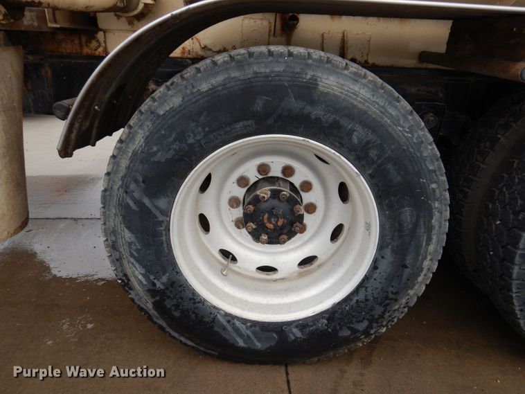 image for item JH9669 1993 Mack CH613  hydroseeder truck