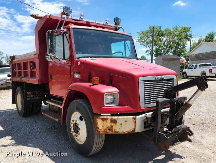 image for item JL9987 2002 Freightliner FL70  dump truck