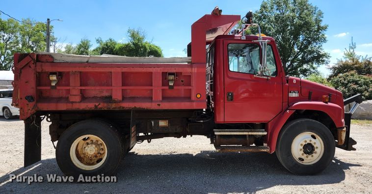 image for item JL9987 2002 Freightliner FL70  dump truck
