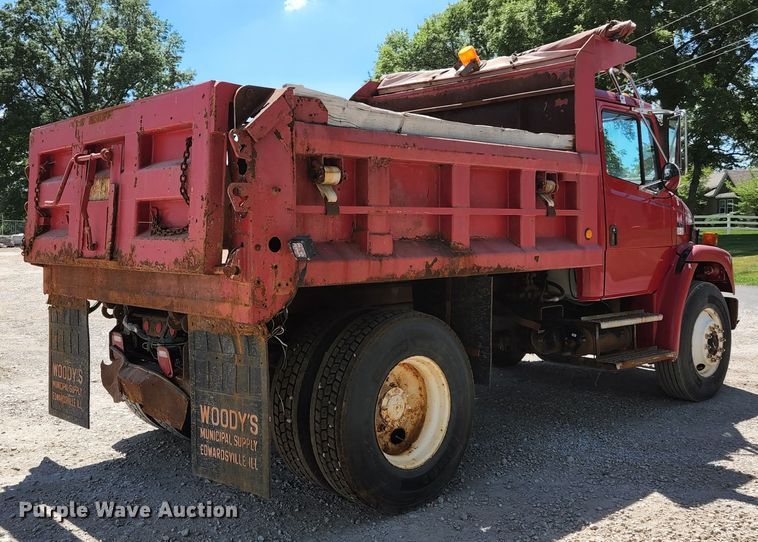 image for item JL9987 2002 Freightliner FL70  dump truck
