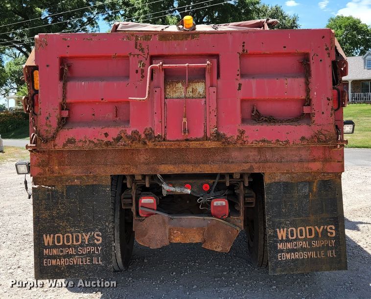 image for item JL9987 2002 Freightliner FL70  dump truck