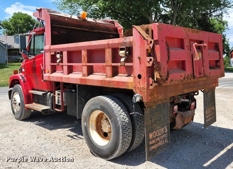image for item JL9987 2002 Freightliner FL70  dump truck