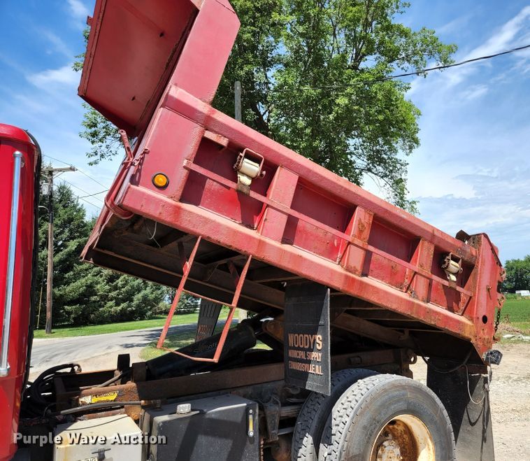 image for item JL9987 2002 Freightliner FL70  dump truck