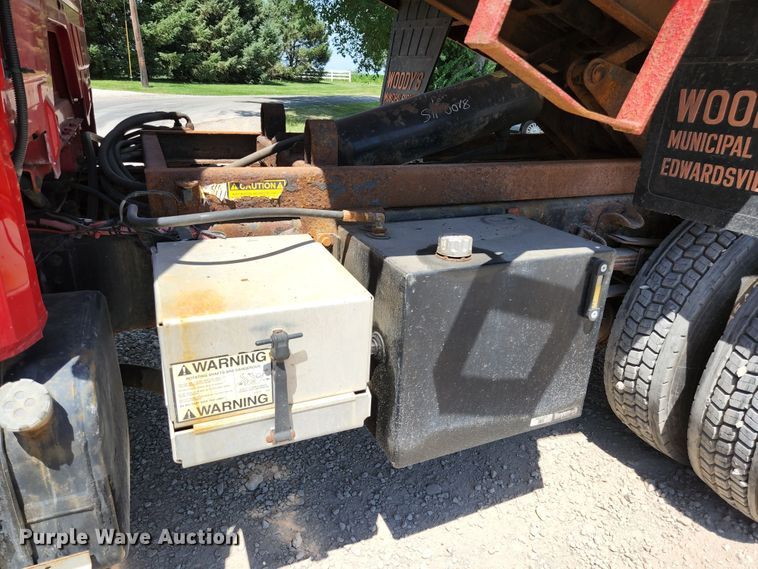 image for item JL9987 2002 Freightliner FL70  dump truck