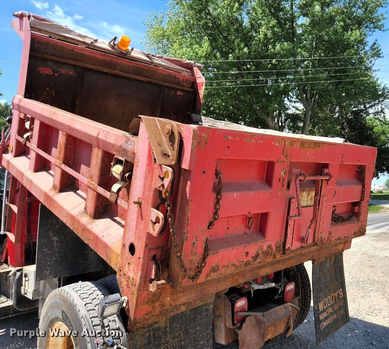 image for item JL9987 2002 Freightliner FL70  dump truck