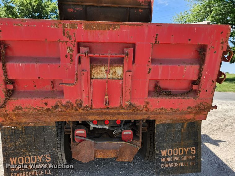 image for item JL9987 2002 Freightliner FL70  dump truck