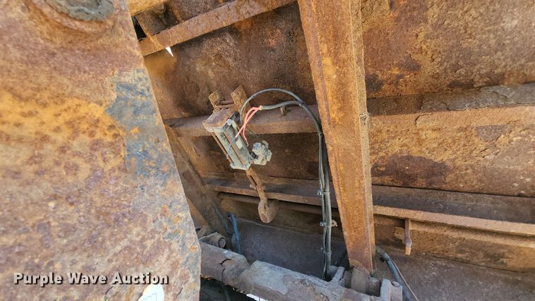 image for item JL9987 2002 Freightliner FL70  dump truck