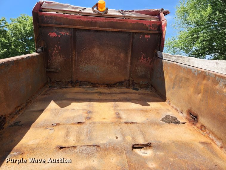 image for item JL9987 2002 Freightliner FL70  dump truck