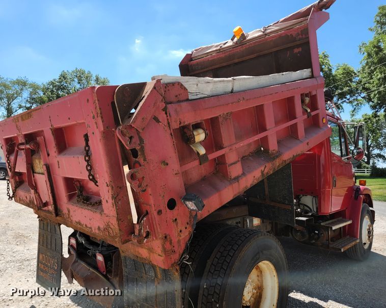 image for item JL9987 2002 Freightliner FL70  dump truck