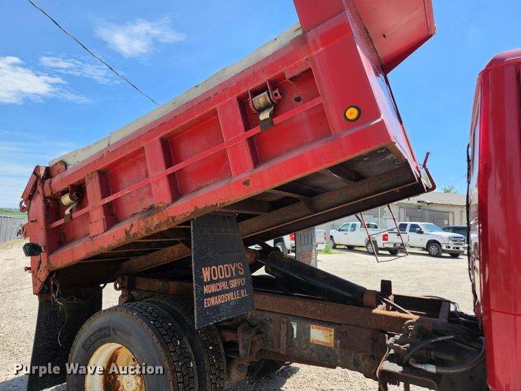 image for item JL9987 2002 Freightliner FL70  dump truck