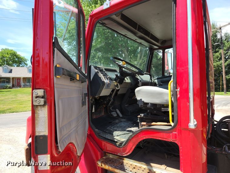 image for item JL9987 2002 Freightliner FL70  dump truck