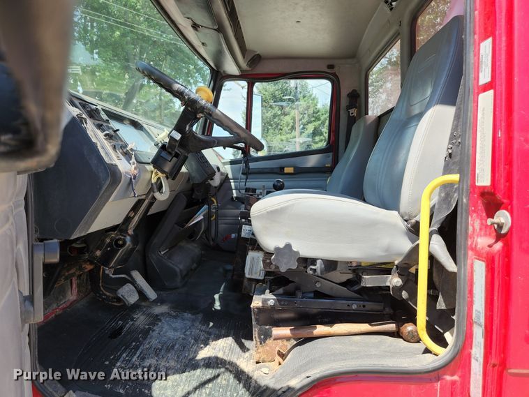 image for item JL9987 2002 Freightliner FL70  dump truck