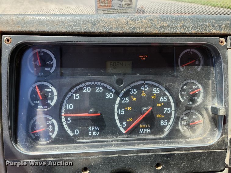 image for item JL9987 2002 Freightliner FL70  dump truck