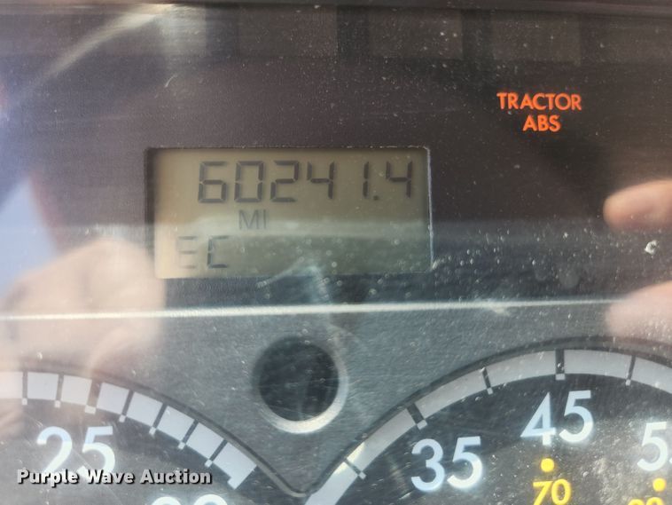 image for item JL9987 2002 Freightliner FL70  dump truck