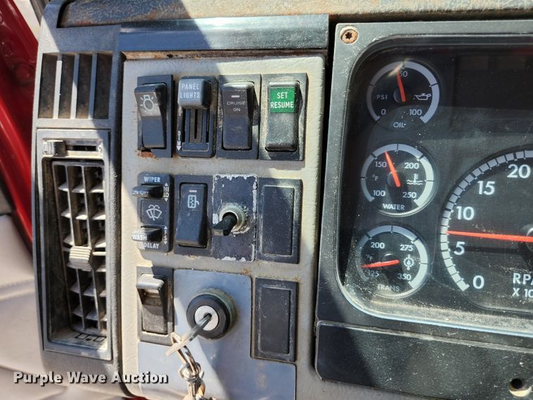 image for item JL9987 2002 Freightliner FL70  dump truck