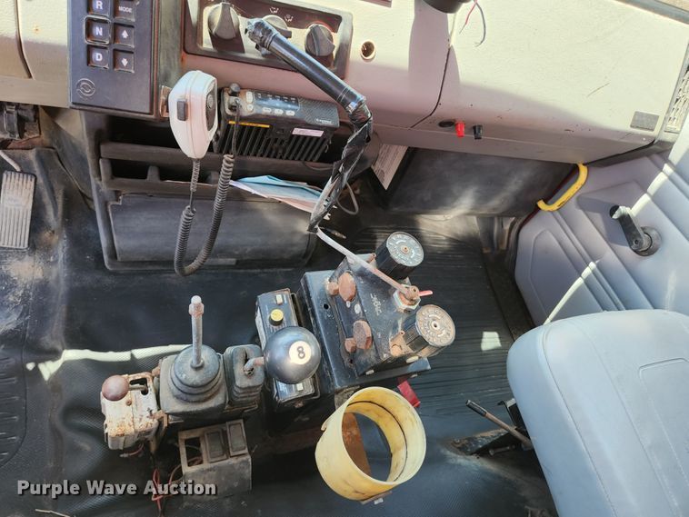 image for item JL9987 2002 Freightliner FL70  dump truck