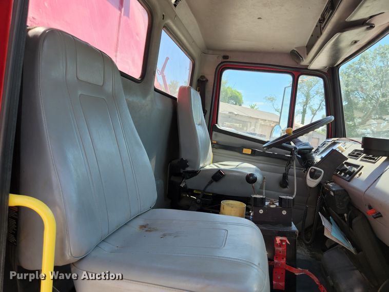 image for item JL9987 2002 Freightliner FL70  dump truck