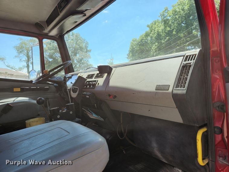 image for item JL9987 2002 Freightliner FL70  dump truck