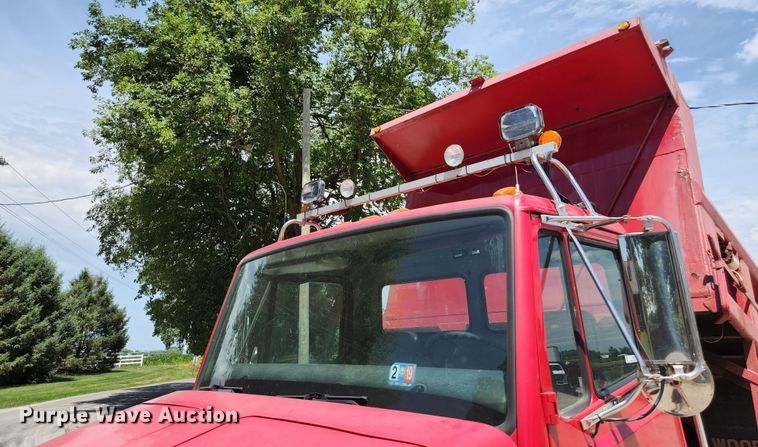 image for item JL9987 2002 Freightliner FL70  dump truck