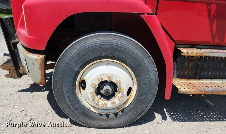 image for item JL9987 2002 Freightliner FL70  dump truck