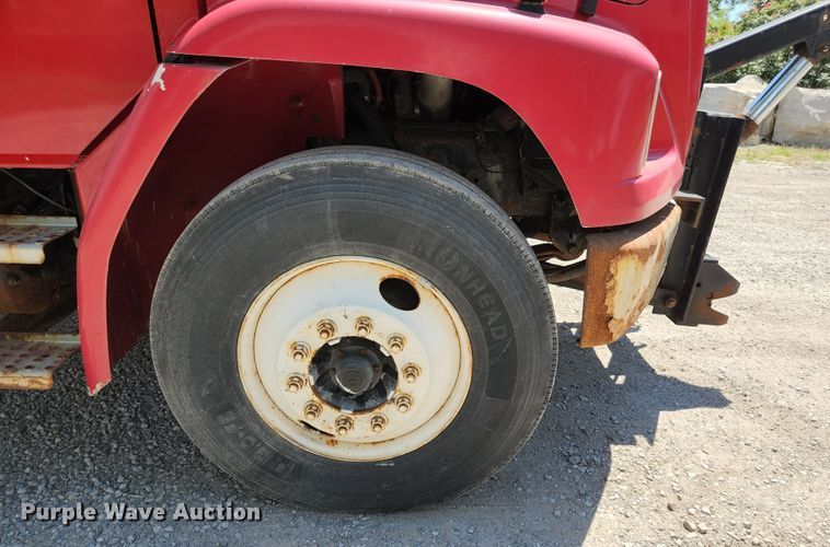 image for item JL9987 2002 Freightliner FL70  dump truck