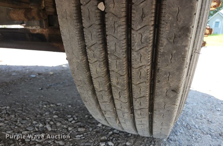 image for item JL9987 2002 Freightliner FL70  dump truck