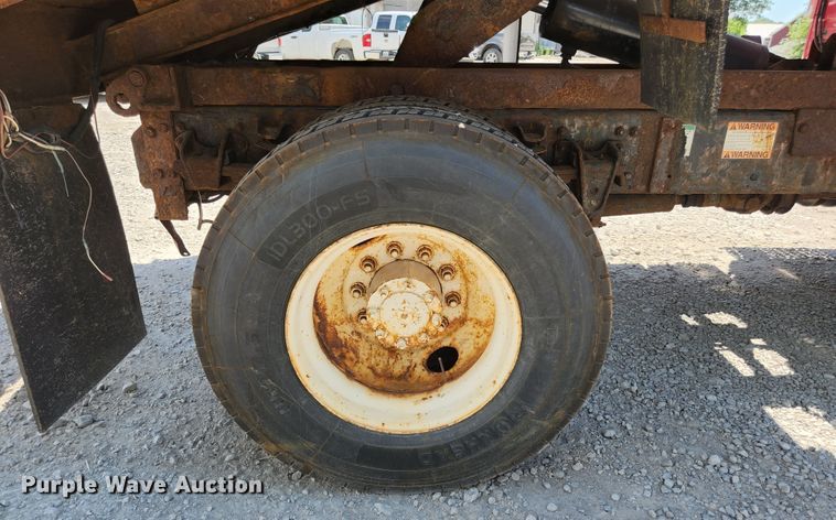 image for item JL9987 2002 Freightliner FL70  dump truck