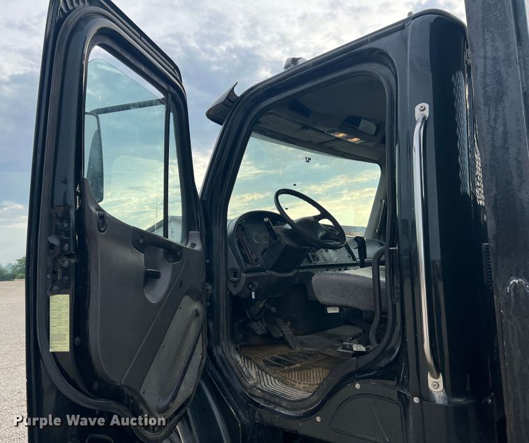 image for item JM9209 2008 Freightliner Business Class M2  dump flatbed truck