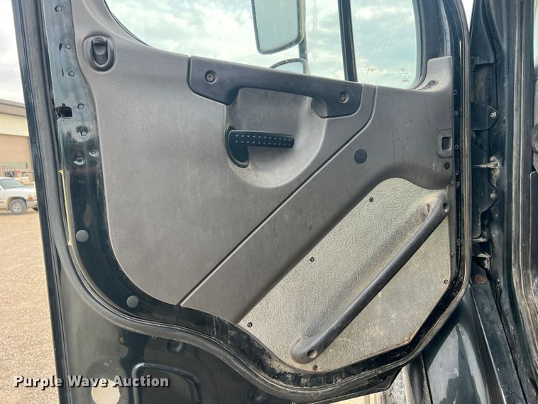 image for item JM9209 2008 Freightliner Business Class M2  dump flatbed truck