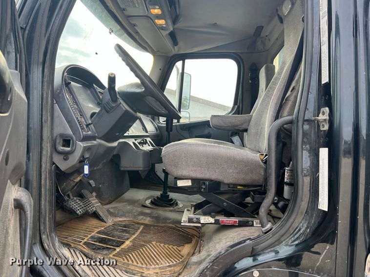 image for item JM9209 2008 Freightliner Business Class M2  dump flatbed truck