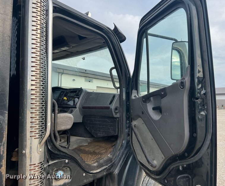 image for item JM9209 2008 Freightliner Business Class M2  dump flatbed truck