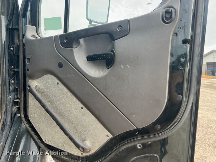 image for item JM9209 2008 Freightliner Business Class M2  dump flatbed truck