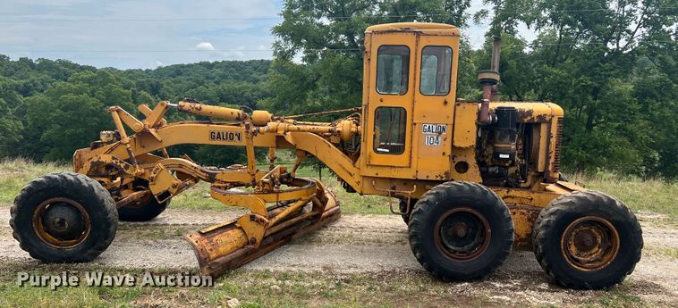 image for item JM9211 1964 Galion 104  rigid frame motor grader