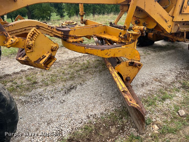 image for item JM9211 1964 Galion 104  rigid frame motor grader