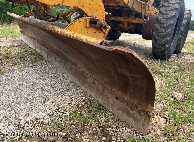 image for item JM9211 1964 Galion 104  rigid frame motor grader