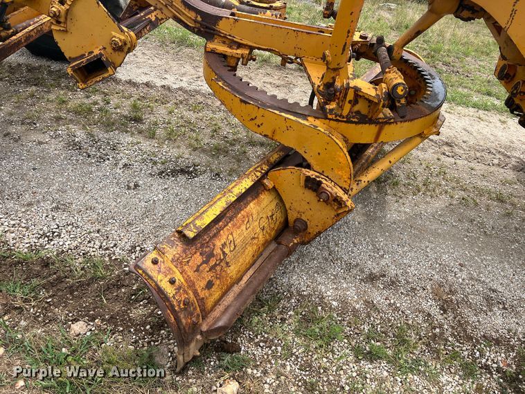 image for item JM9211 1964 Galion 104  rigid frame motor grader