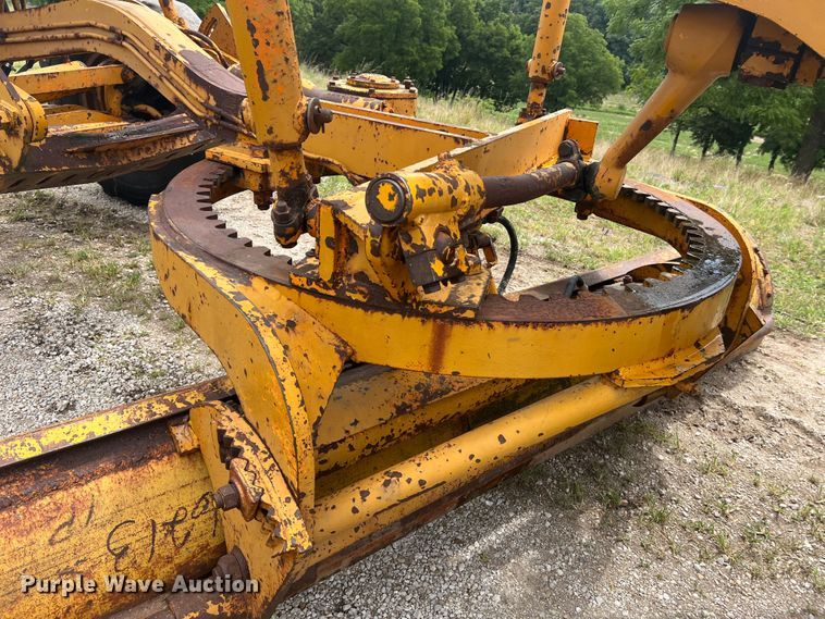 image for item JM9211 1964 Galion 104  rigid frame motor grader