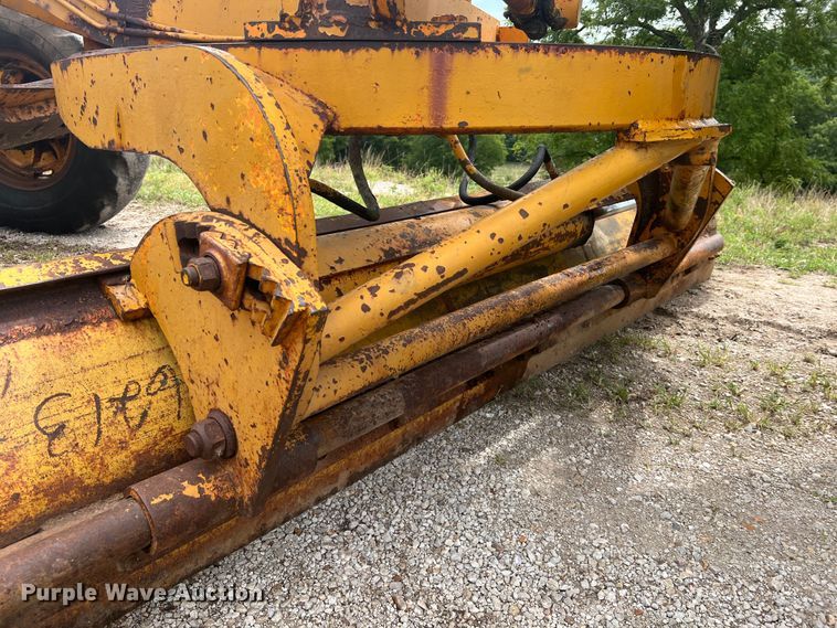 image for item JM9211 1964 Galion 104  rigid frame motor grader