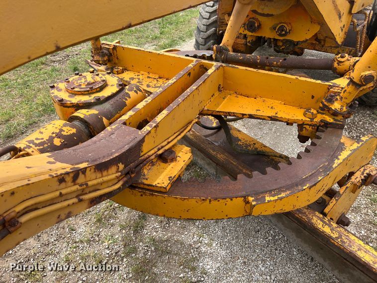image for item JM9211 1964 Galion 104  rigid frame motor grader