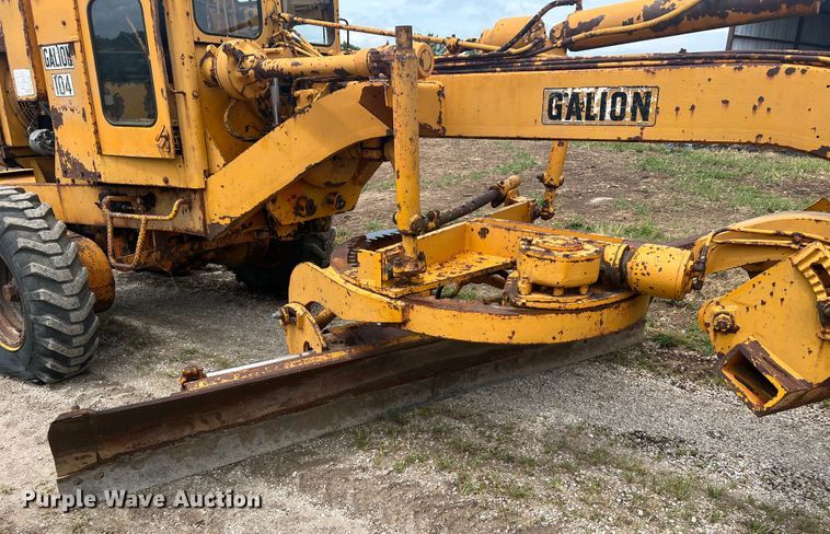 image for item JM9211 1964 Galion 104  rigid frame motor grader