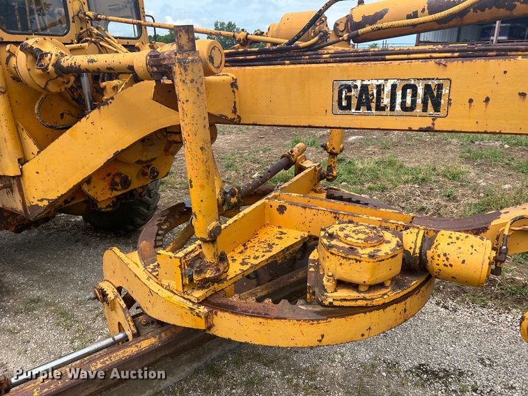 image for item JM9211 1964 Galion 104  rigid frame motor grader