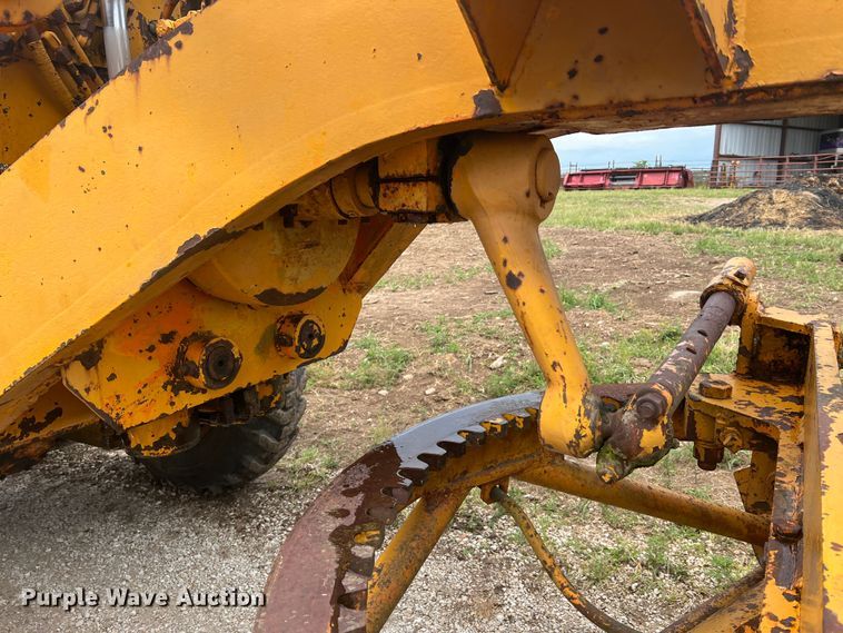 image for item JM9211 1964 Galion 104  rigid frame motor grader