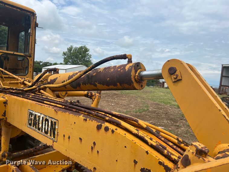 image for item JM9211 1964 Galion 104  rigid frame motor grader