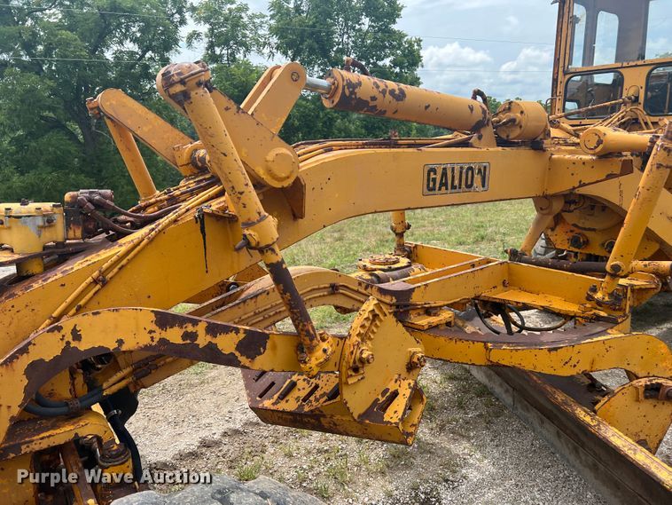 image for item JM9211 1964 Galion 104  rigid frame motor grader