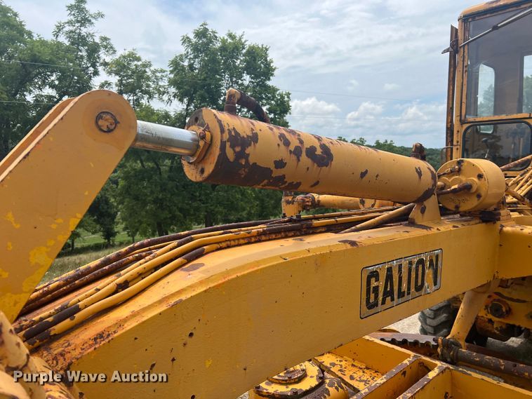 image for item JM9211 1964 Galion 104  rigid frame motor grader